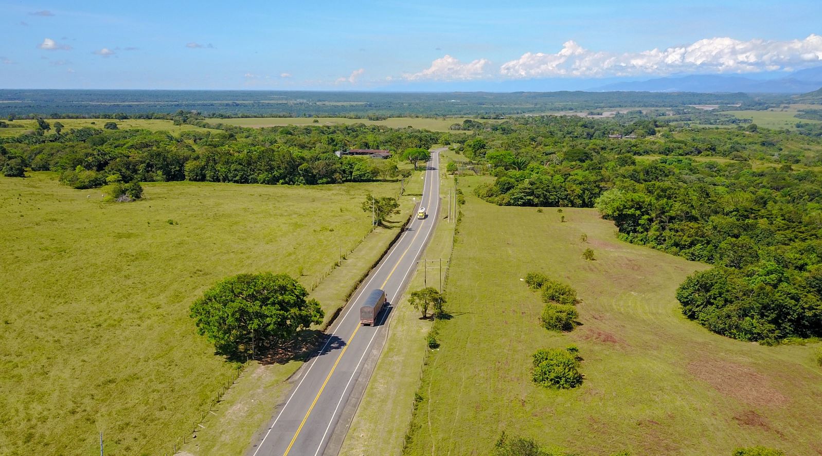 Villavicencio, 15 de noviembre de 2018. La Agencia Nacional de Infraestructura- ANI y Covioriente firmaron acta de inicio de obra el día 13 de noviembre, para el Proyecto “Corredor Vial Villavicencio – Yopal”, que conecta a los llanos orientales de Colombia con el centro del país.   El proyecto que hace parte de la segunda […]