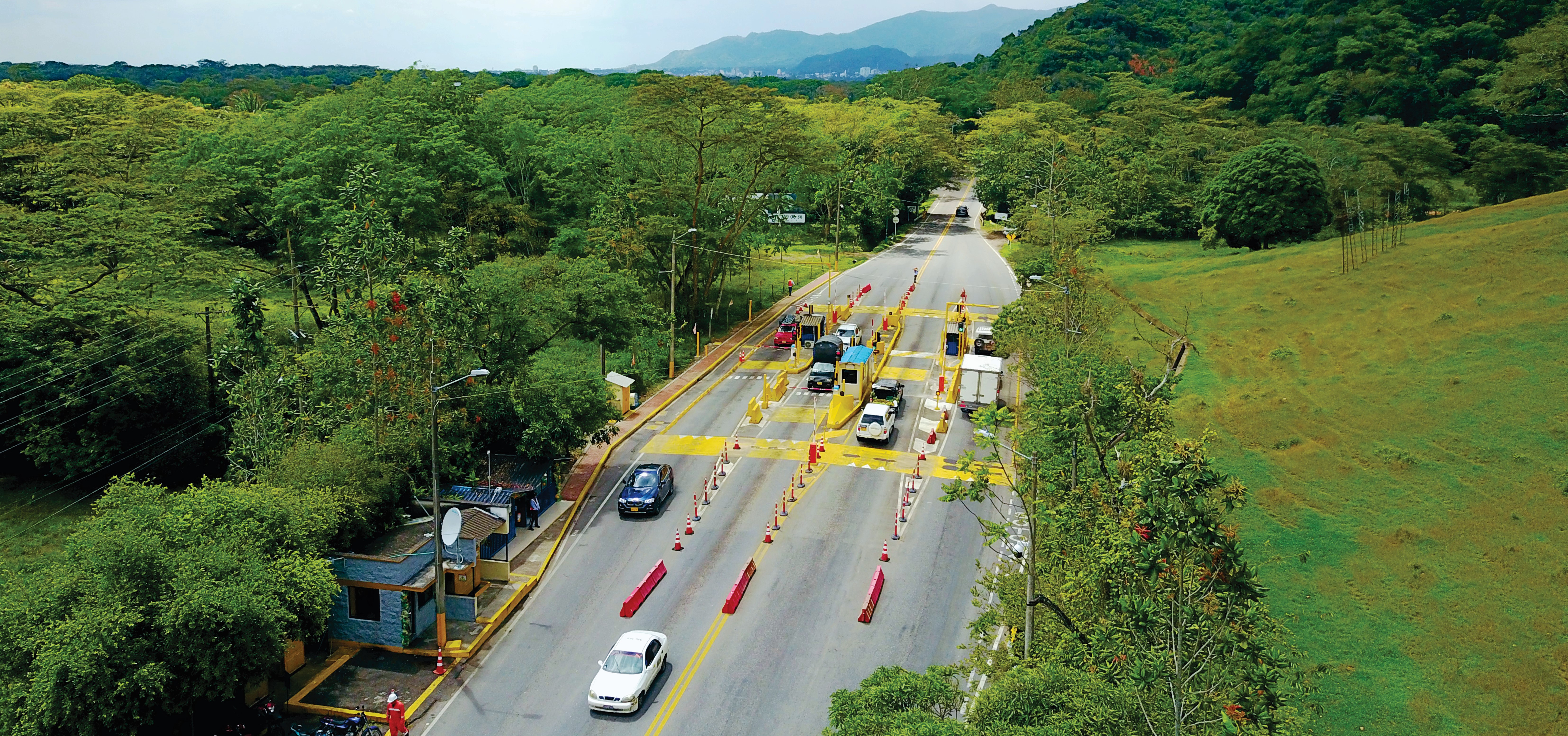 Villavicencio, 04 de enero de 2019. Durante el primer puente festivo del año, la Policía de Tránsito y Transporte de Villavicencio, con el apoyo de la Concesionaria Vial del Oriente, implementará reversibles en el tramo Villavicencio – Restrepo con el fin de facilitar la movilidad de alrededor de 15.000 vehículos diarios que se estima circularán por este importante sector del corredor vial.   La medida consiste […]