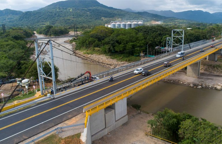 Puesta en servicio del primer puente sobre el río Charte