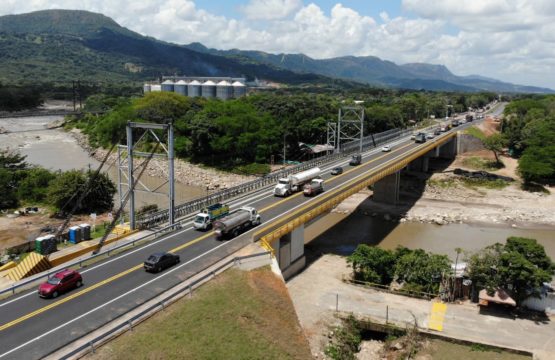 Entró en funcionamiento nuevo puente sobre el río Charte que comunica a Aguazul con Yopal