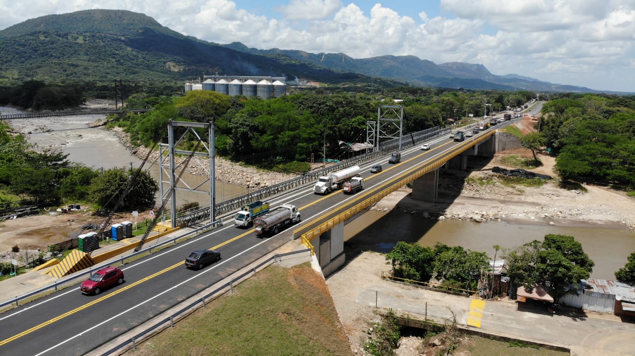 El Presidente Iván Duque inauguró hoy esta estructura de 162 metros de longitud de vital importancia para la conexión de Casanare con el centro del país. Esta es la primera obra entregada a los casanareños por parte de Covioriente, concesión encargada de la construcción del proyecto 4G Villavicencio – Yopal de 266 kilómetros, que dinamizará […]