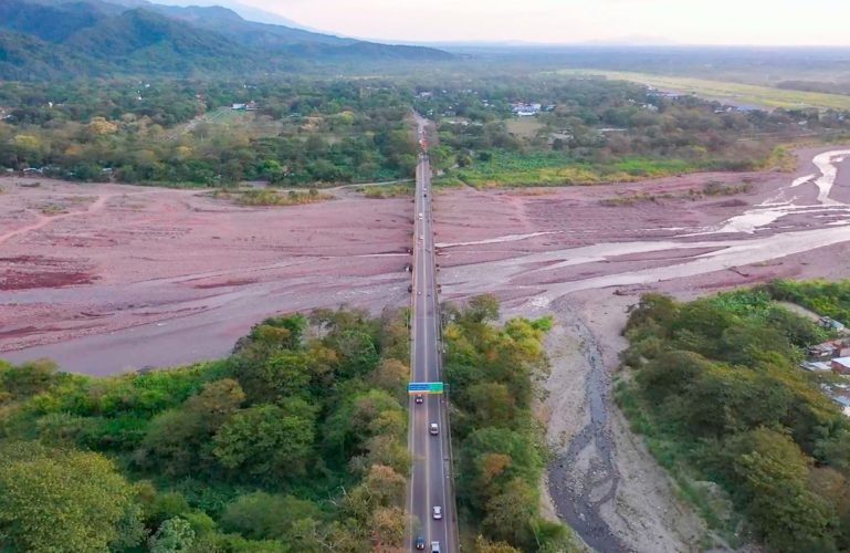 Debido a la temporada invernal, continuarán las restricciones nocturnas en el puente Guatiquía en Villavicencio