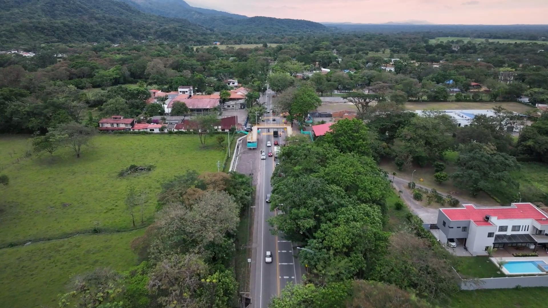 Villavicencio, 15 de febrero de 2023. La Concesionaria Vial del Oriente, Covioriente, informa que este 17 de febrero comenzará la segunda etapa de la rehabilitación de la vía existente entre Villavicencio y el sector Puente Amarillo de Restrepo.   Las labores consisten en el fresado (retiro) de la carpeta asfáltica actual y la instalación de […]