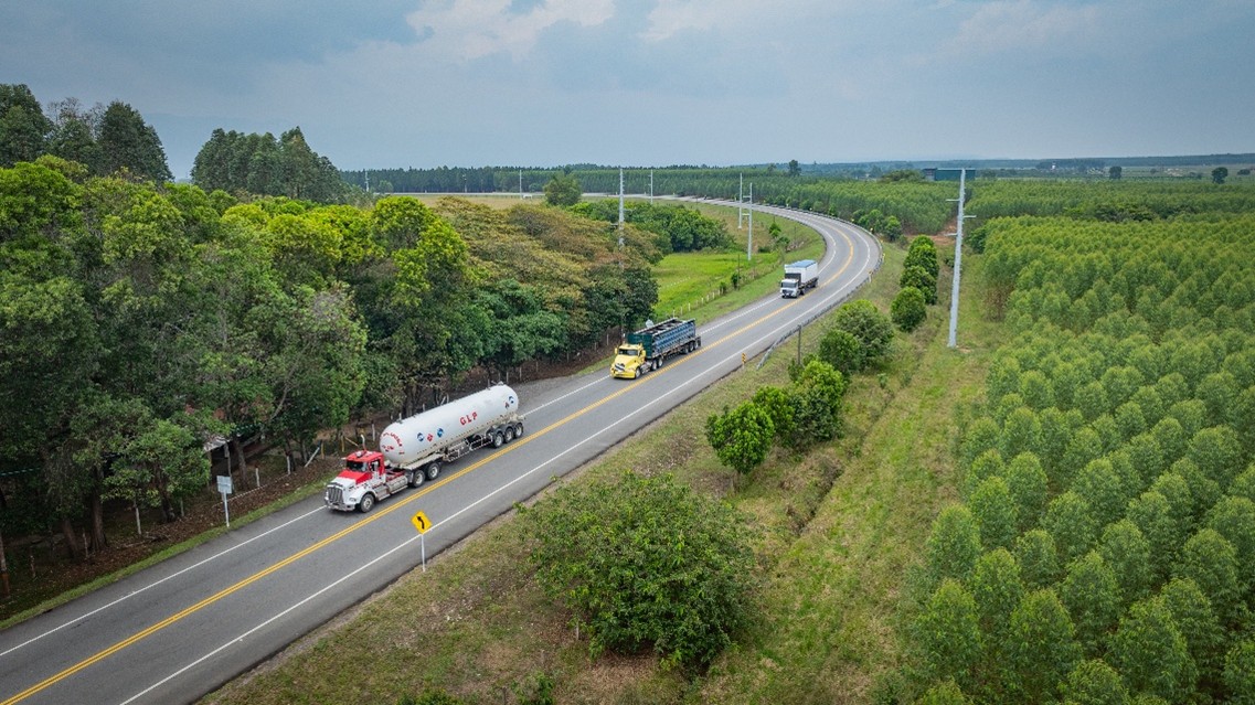 Bogotá, diciembre 16 de 2025. La culminación de este importante tramo de vía, dos unidades funcionales con una longitud total de 70 km, refleja el compromiso conjunto de Covioriente, de la Agencia Nacional de Infraestructura (ANI), y las comunidades vecinas. Todo un esfuerzo articulado que integra experiencia técnica, planificación y participación social para modernizar el [&hellip;]